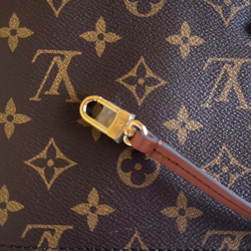 Louis Vuitton Monogram Pochette/wristlet NWOT - Picture 9 of 14